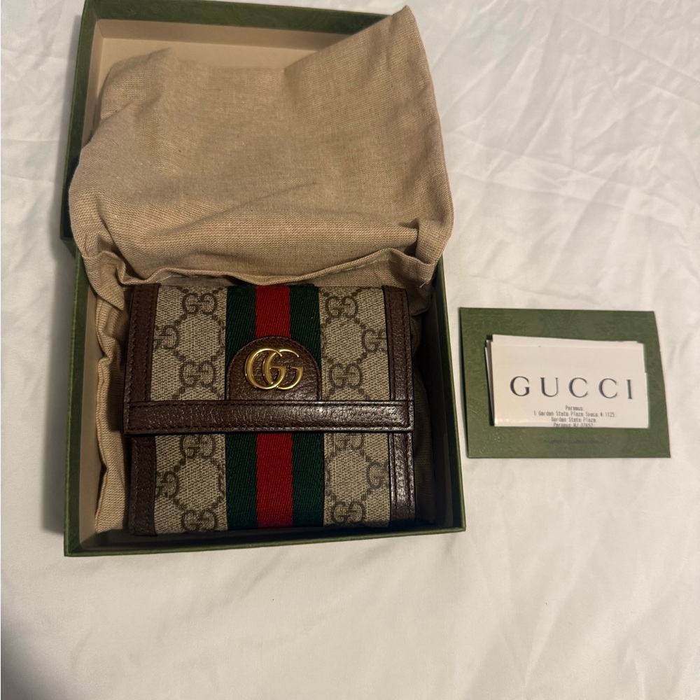 Gucci Beige and Brown Wallet with Red Stripe - Picture 1 of 5